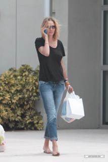 Uma Thurman feet photo thumbnail