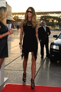 Elle Macpherson feet photo thumbnail