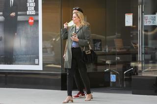 Mischa Barton feet photo thumbnail