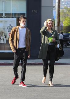 Mischa Barton feet photo thumbnail