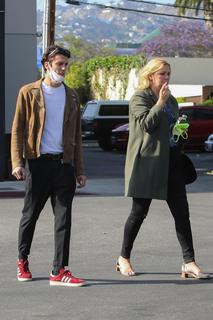 Mischa Barton feet photo thumbnail