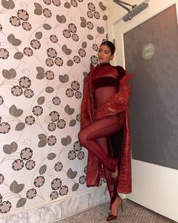 Kylie Jenner feet photo thumbnail