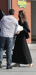 Angelina Jolie feet photo thumbnail