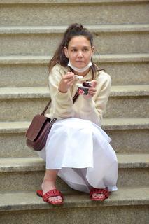 Katie Holmes feet photo thumbnail