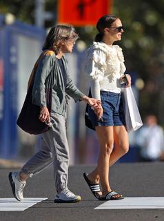 Natalie Portman feet photo thumbnail