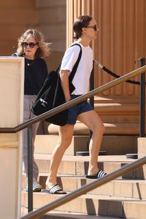 Natalie Portman feet photo thumbnail