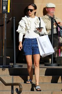 Natalie Portman feet photo thumbnail