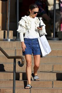 Natalie Portman feet photo thumbnail