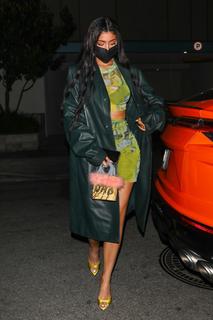 Kylie Jenner feet photo thumbnail