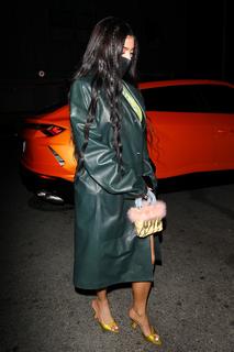 Kylie Jenner feet photo thumbnail