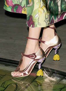 Angie Harmon feet photo thumbnail