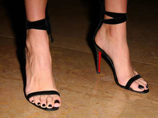 Angie Harmon feet photo thumbnail