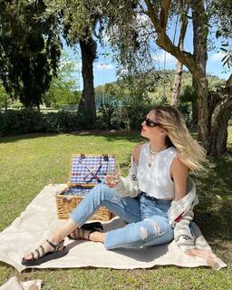 Chiara Ferragni feet photo thumbnail