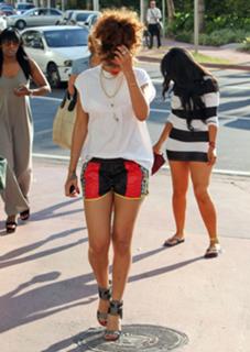 Rihanna feet photo thumbnail