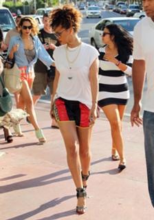 Rihanna feet photo thumbnail