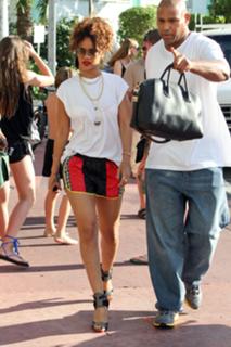 Rihanna feet photo thumbnail