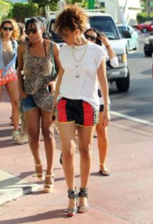 Rihanna feet photo thumbnail