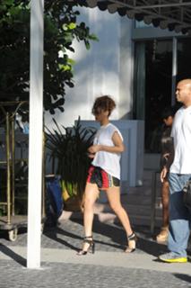 Rihanna feet photo thumbnail