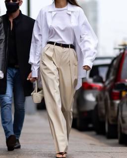 Kendall Jenner feet photo thumbnail