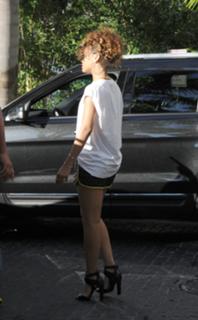 Rihanna feet photo thumbnail