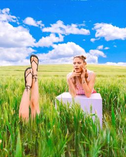 Mary Synatsaki feet photo thumbnail
