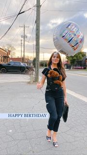 Olivia Culpo feet photo thumbnail