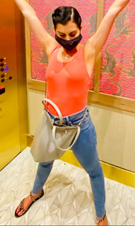 Megan Olivi feet photo thumbnail