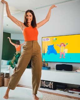 Deborah Secco feet photo thumbnail