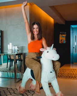 Deborah Secco feet photo thumbnail