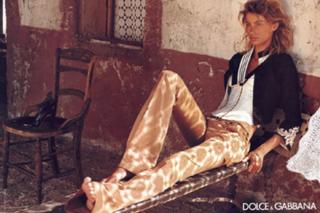 Gisele Bündchen feet photo thumbnail