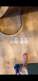 Brooke Burke feet photo thumbnail