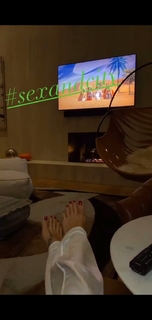 Brooke Burke feet photo thumbnail