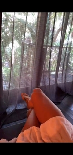 Brooke Burke feet photo thumbnail