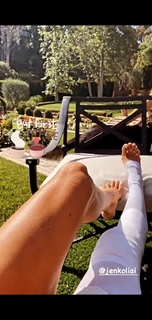 Brooke Burke feet photo thumbnail