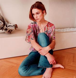 Keira Knightley feet photo thumbnail