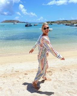 Molly Sims feet photo thumbnail