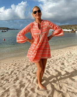 Molly Sims feet photo thumbnail