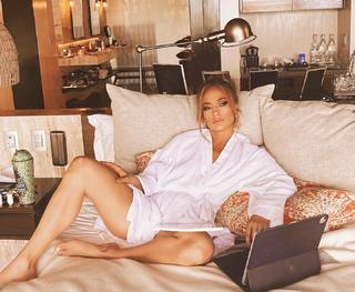 Jennifer Lopez feet photo thumbnail