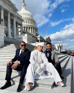 Jennifer Lopez feet photo thumbnail