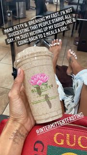 Brooke Burke feet photo thumbnail