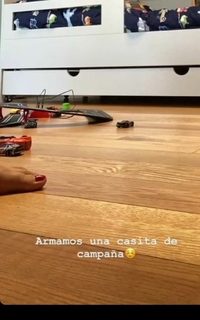 Tania Rincón feet photo thumbnail