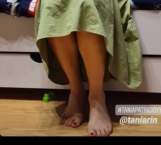 Tania Rincón feet photo thumbnail