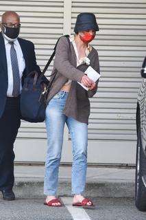 Katie Holmes feet photo thumbnail