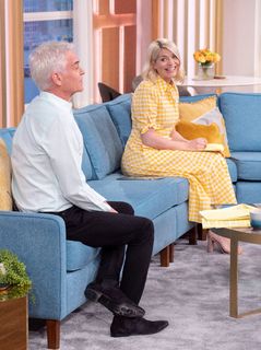 Holly Willoughby feet photo thumbnail
