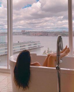 Jade Picon feet photo thumbnail