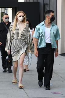 Sophie Turner feet photo thumbnail