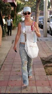 Britney Spears feet photo thumbnail