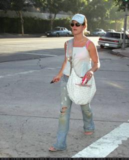 Britney Spears feet photo thumbnail
