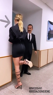 Alessia Marcuzzi feet photo thumbnail