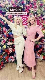 Amanda Holden feet photo thumbnail